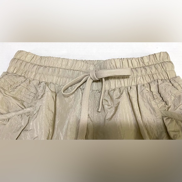 New In Womens S Tan Sand Shorts Classic Athletic Athleisure Activewear Running - Picture 2 of 11
